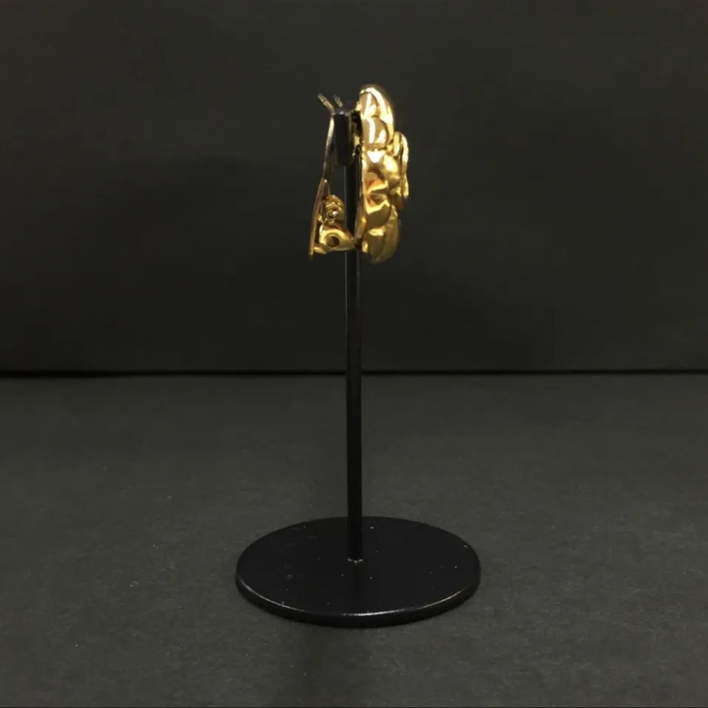 AUTH Vintage CHANEL Gold Clip Earrings - Picture 4 of 7